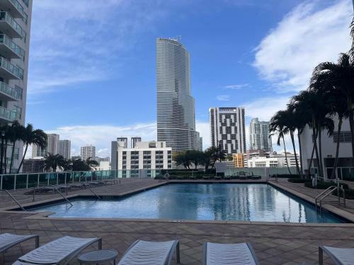 Apartamento 2/2 Loft Style Pent House W/ River Views From Brickell