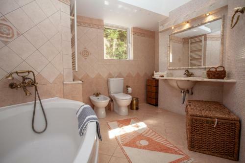 Villa Calma With Rooftop Jacuzzi