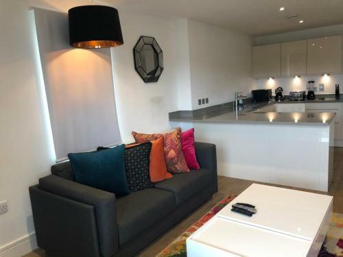 Prestige 2 Bed Balcony Apartment