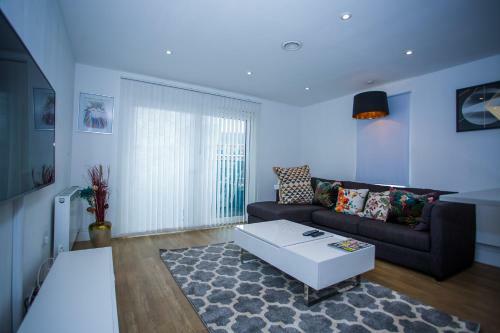 Prestige 2 Bed Balcony Apartment