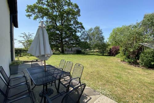 Lower Curscombe Barn - Beautiful 400-year-old Threshing Barn. Pet-friendly.