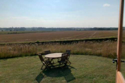 Idyllic Shepherds Hut, Bylaugh, In Private Wildflower Meadow