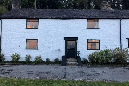 Historic 17th Century Farmhouse In Wales