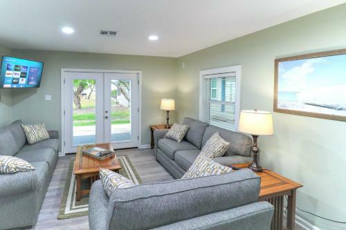 Bayside Gem With Pool Access Fish, Boat And Swim!