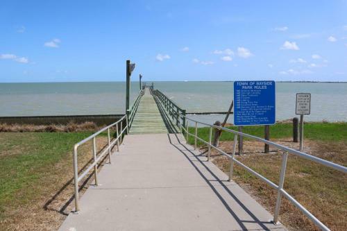 Bayside Gem With Pool Access Fish, Boat And Swim!