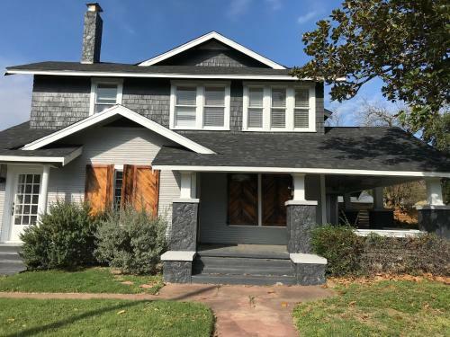 Luxurious 3 Bedroom Near Downtown