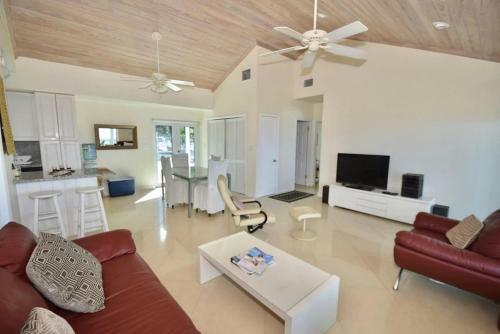 Paradise Pointe By Eleuthera Vacation Rentals