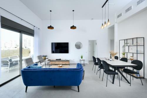 Awesome 4-bedroom Apartment Next To Achziv Beach