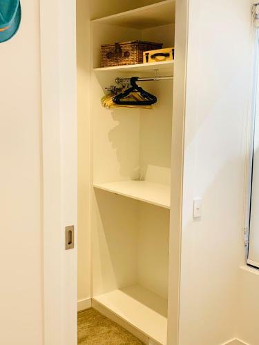 New Apartment 2 Bedroom 2 Bathroom & Carpark