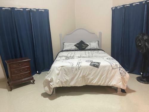 Luxury 5 Bedroom House W Private Parking & Patio