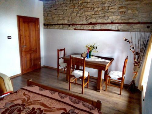 Hostal Ruols Guesthouse