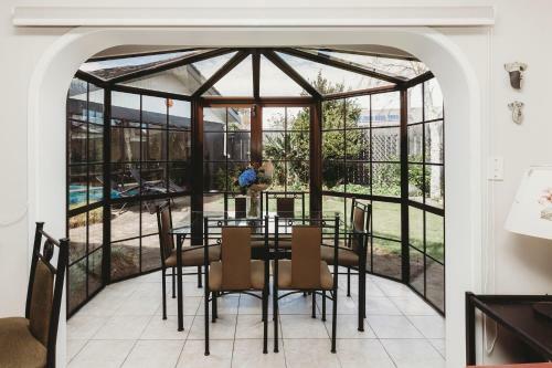 Family Fun - Swimming Pool & Spa Pool