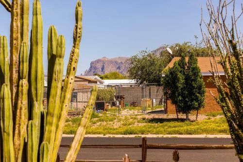 Apache Junction Abode Near Golf And Shopping