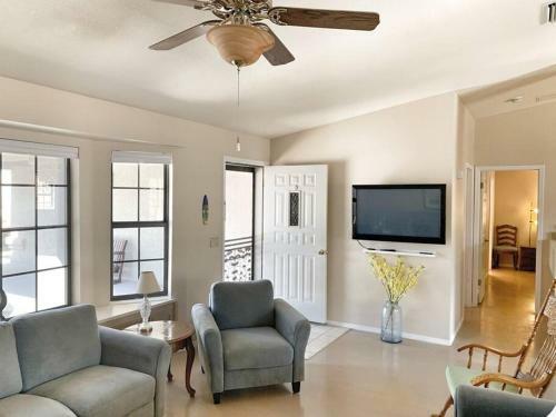 Villa Desert Getaway - Centrally Located, Trail Access Steps Away!