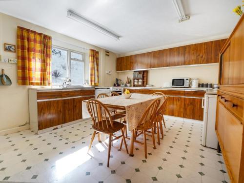 Pass The Keys Spacious 4 Bedroom House Close To Beach And Shops