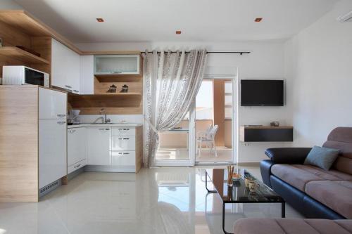 Apartments By The Sea Vir - 19419