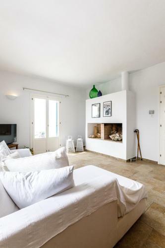 Arcana Santorini Villas, An Authentic Cycladic Experience