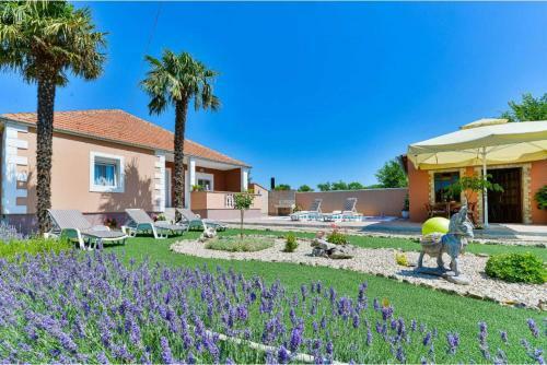 Meri Holiday Home
