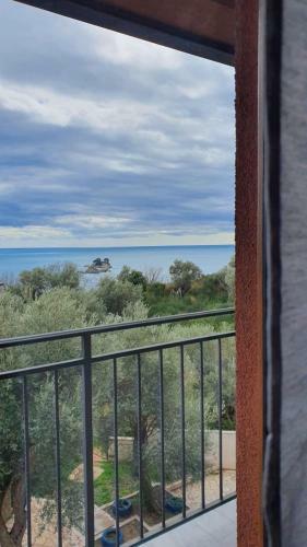 Romantic Sea View Apartment In Petrovac