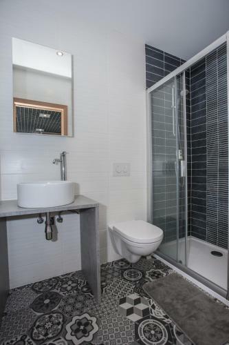Chaka Apartments