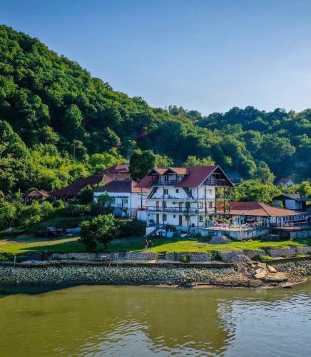 Apartmani Lux Car Trajan Na Obali Dunava
