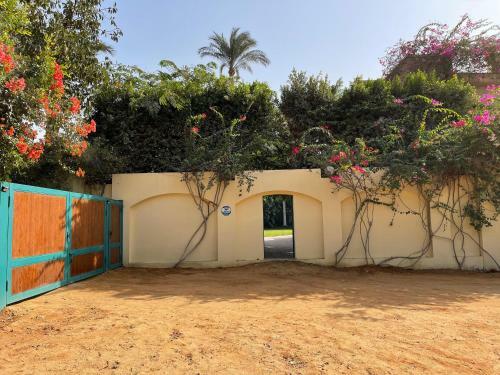 Huge Master Bedroom With Balcony Near The Pyramids