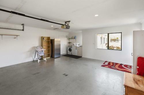 Pretty In Papamoa - Papamoa Holiday Home