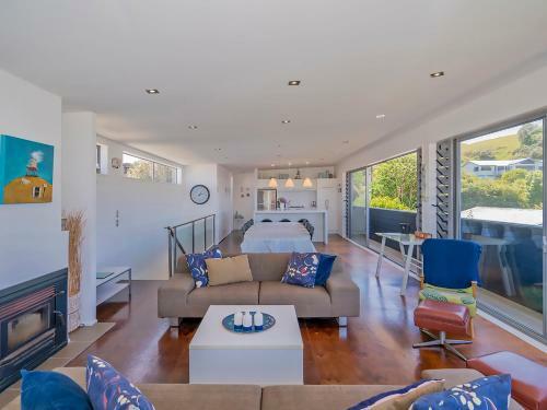 Breezy Views - Simpsons Beach Holiday Home