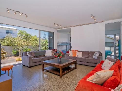 Breezy Views - Simpsons Beach Holiday Home
