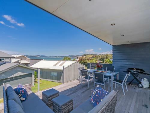 Breezy Views - Simpsons Beach Holiday Home