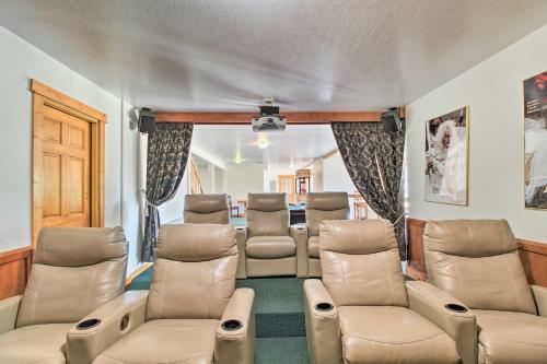 Luxury Show Low Retreat With Private Hot Tub!