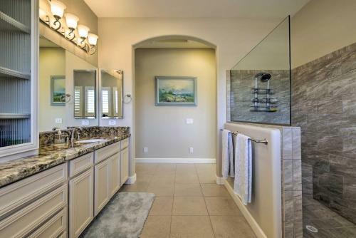 Gilbert Family Home With Backyard And Fire Pit!