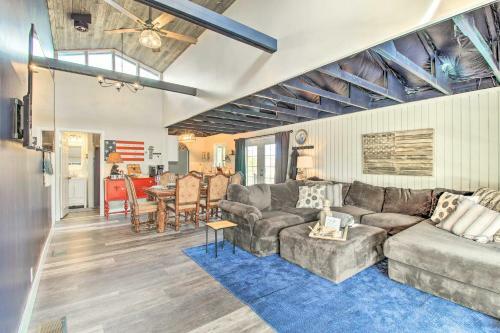 Bright Show Low Home Near White Mountain Lake