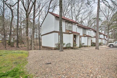 Hot Springs Townhome With Deck And 7 Golf Courses