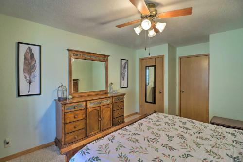 Scenic Riverview Getaway With Screened Porch!