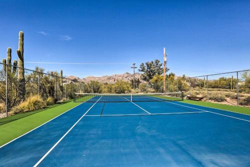 Beautiful Saguaro Vista With Mountain Views!
