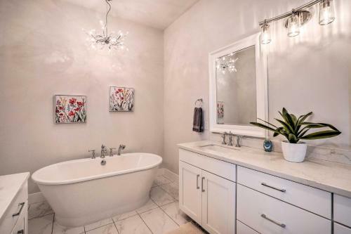Phoenix Hillside Home With Patio, Grill, Views!