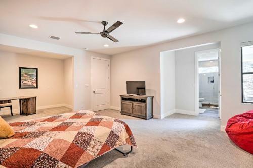 Phoenix Hillside Home With Patio, Grill, Views!