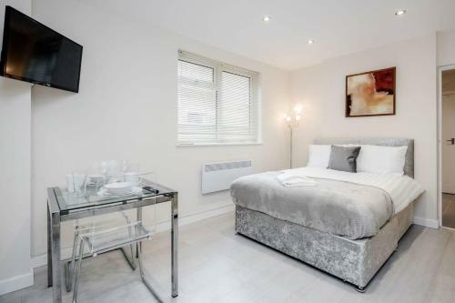 Bedford Hospital Studio Apartment - Victoria B