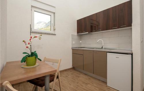 Awesome Apartment In Drvenik With