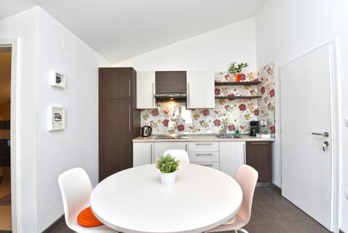 Apartments By The Sea 2152