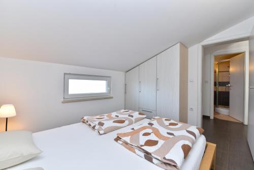 Apartments By The Sea 2152