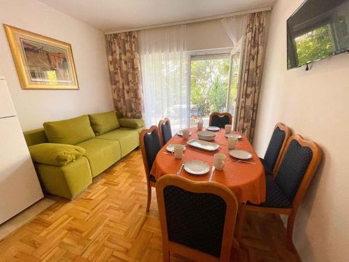 Apartment In Jadranovo 42074