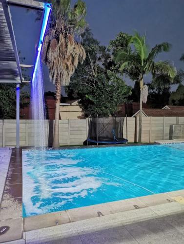 Cheerful 4 Bedroom House With Heated Pool, Jacuzzi