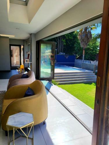 Cheerful 4 Bedroom House With Heated Pool, Jacuzzi