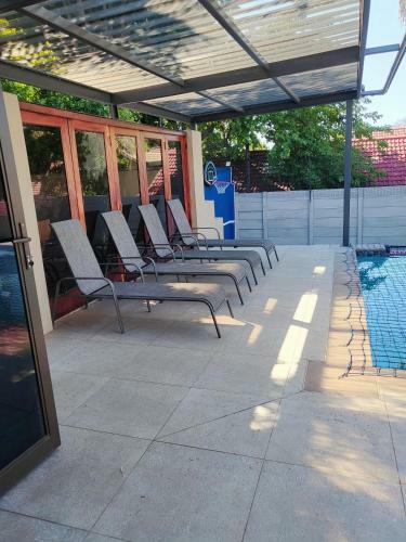 Cheerful 4 Bedroom House With Heated Pool, Jacuzzi