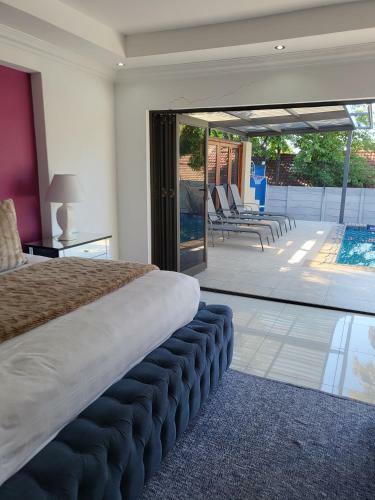 Cheerful 4 Bedroom House With Heated Pool, Jacuzzi