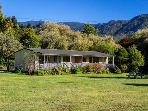 Kowhai Cottage - Marahau Holiday Unit
