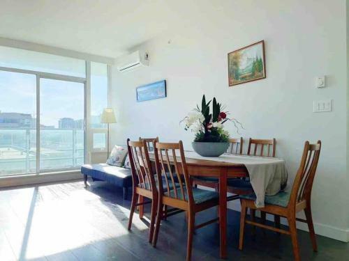 Richmond Apartment 2&2 Near Skytrain