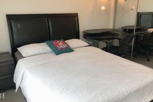 Richmond Amazing Location Apartment 2&2
